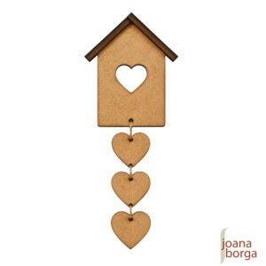 CASINHA COM CORAÇÕES PENDURADOS ( MDF 6MM)